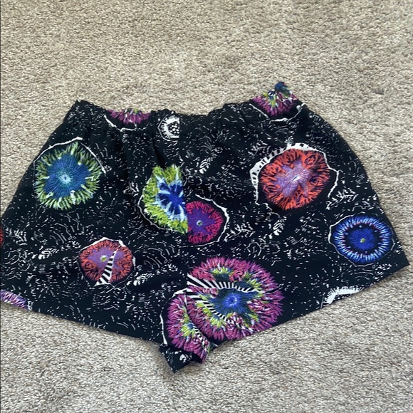 Colorful Patterned Shorts - Picture 3 of 5